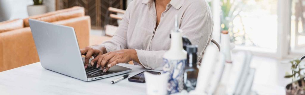 Descubre cómo elegir formación online con nuestra guía de 8 consejos.