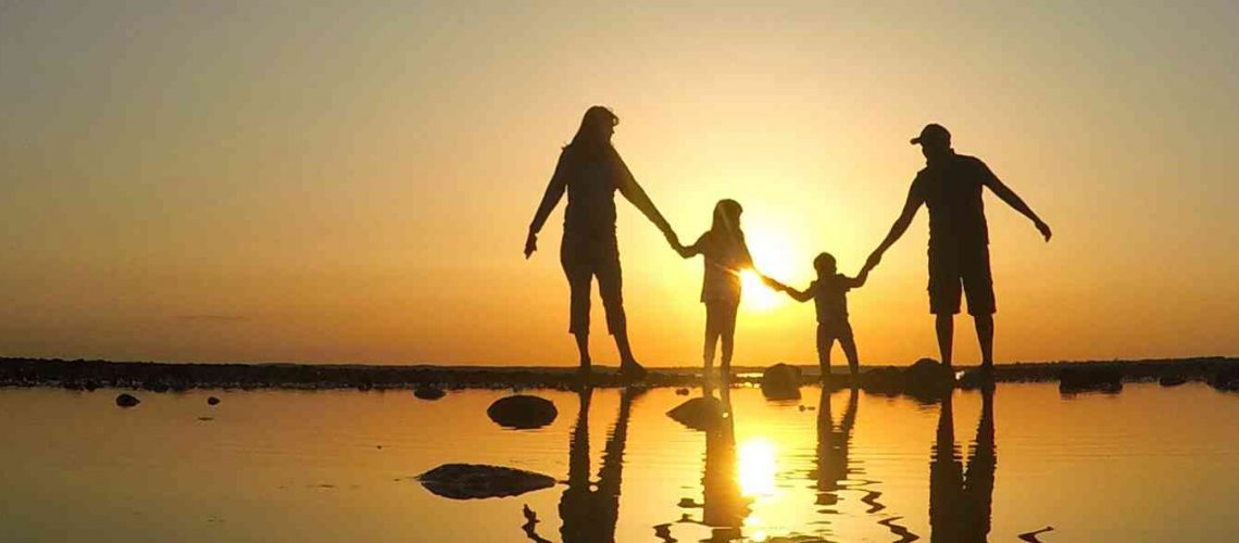 Descubre qué son las constelaciones familiares, cómo funciona esta terapia y para qué sirve.
