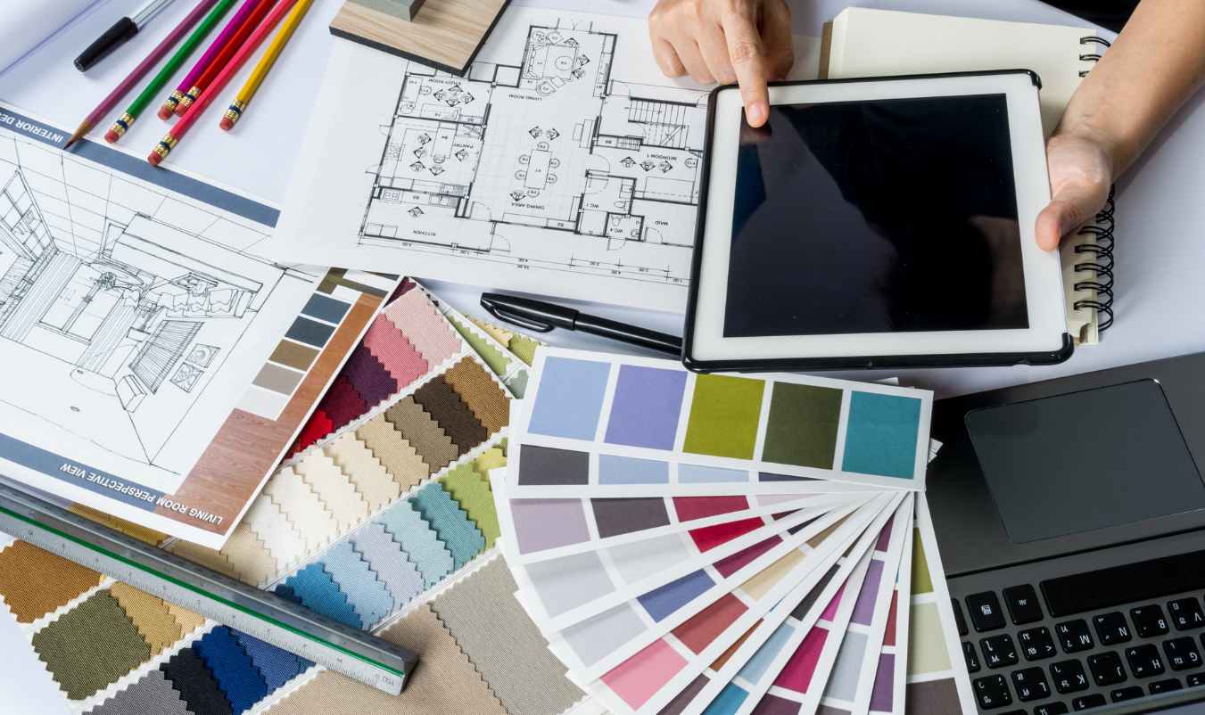 Descubre si es posible estudiar diseño de interiores online, cuantos años se tarda en estudiarlo y donde hacerlo.